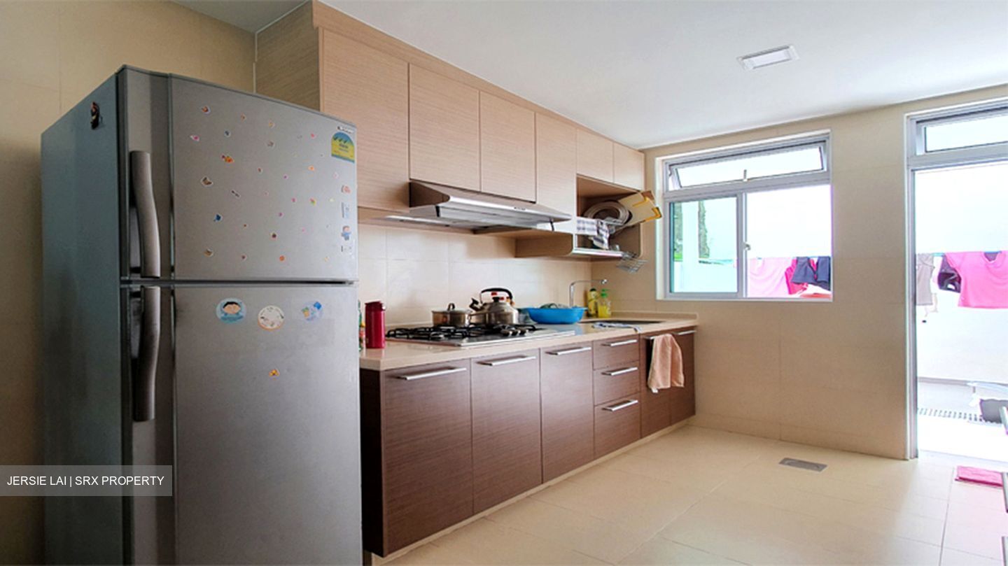 Llyn Gardens (D19), Terrace #484074551